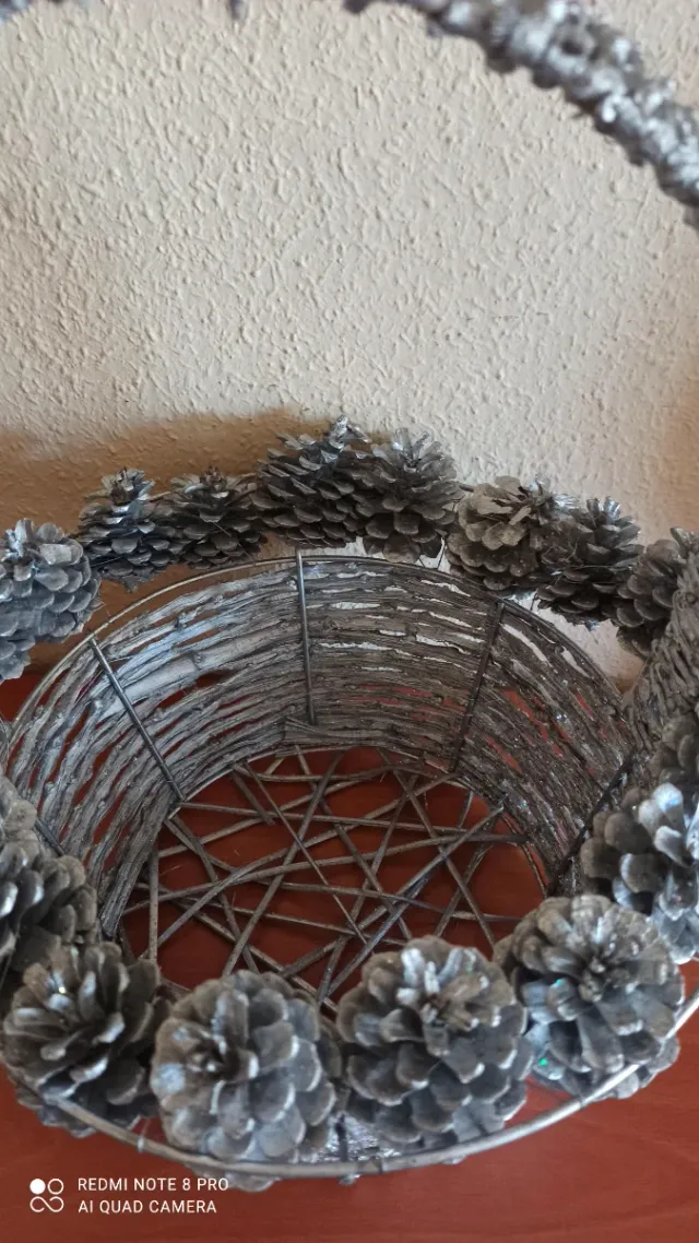 Cesta mimbre navideña.