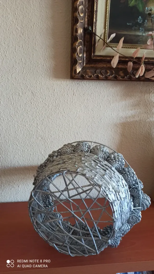 Cesta mimbre navideña.