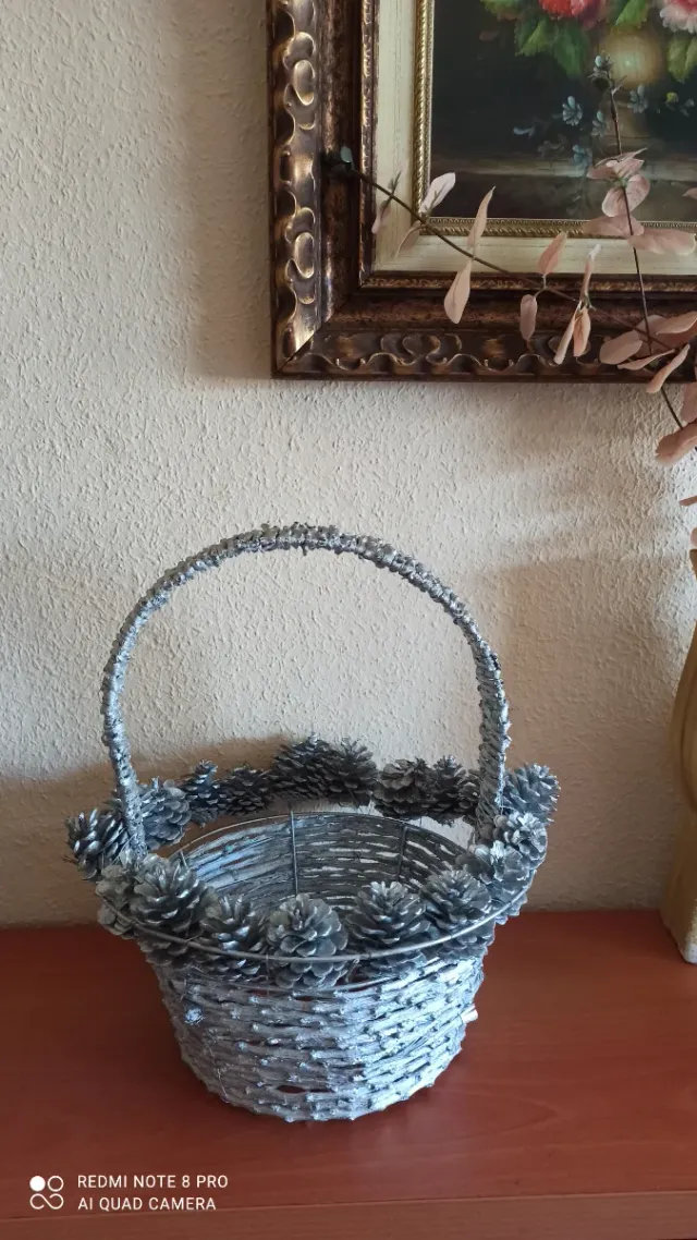 Cesta mimbre navideña.