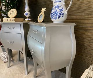 Conjunto 2 mesitas de noche plateadas