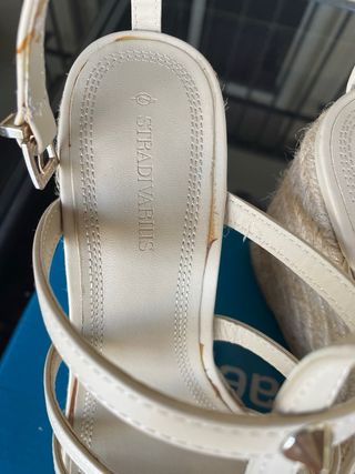 Sandalias cuña esparto beige tachuelas