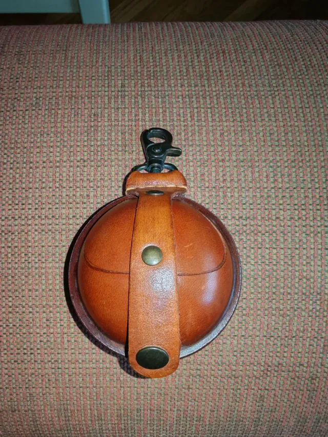 Monedero bola cuero vintage
