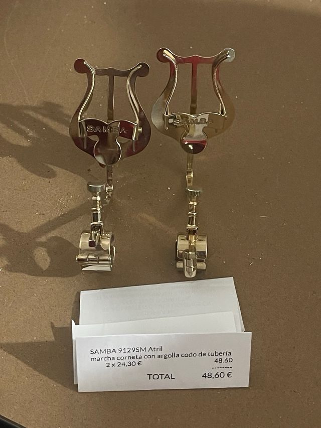 Funda para corneta, atril y aceite.