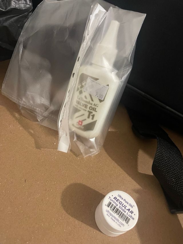 Funda para corneta, atril y aceite.