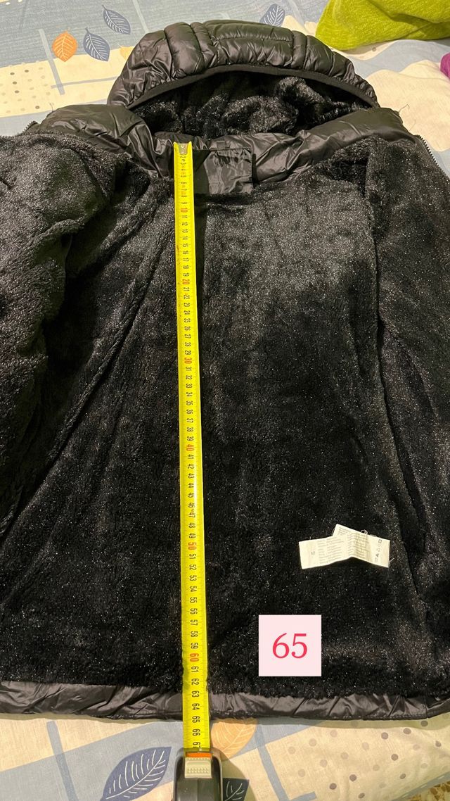 Chaqueta de invierno negra con capucha