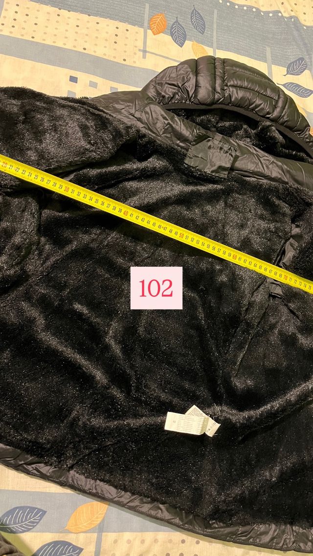 Chaqueta de invierno negra con capucha