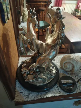 Statuetta cavalli rampanti su base marmo