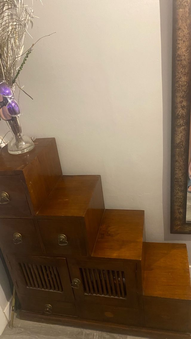 Mueble escalonado de madera