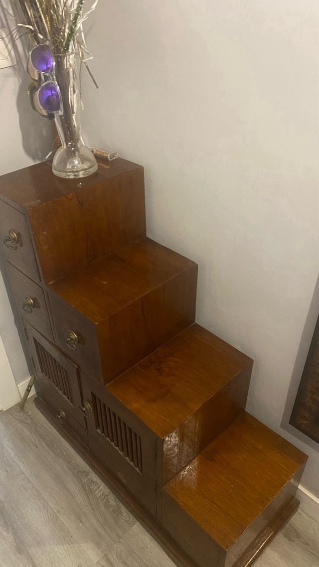 Mueble escalonado de madera