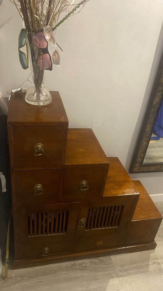 Mueble escalonado de madera