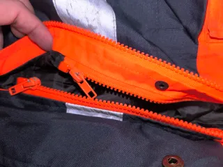 Parka Naranja y Negra Reflectante