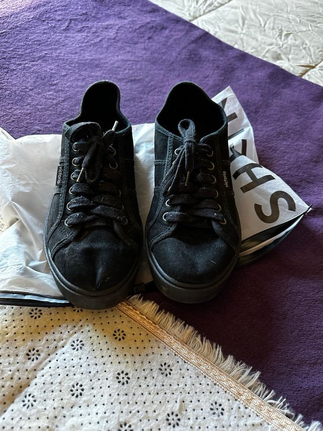 Zapatillas Victoria Negras Aterciopeladas Talla 38