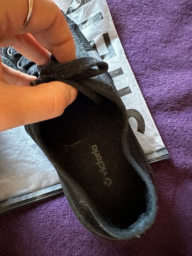 Zapatillas Victoria Negras Aterciopeladas Talla 38