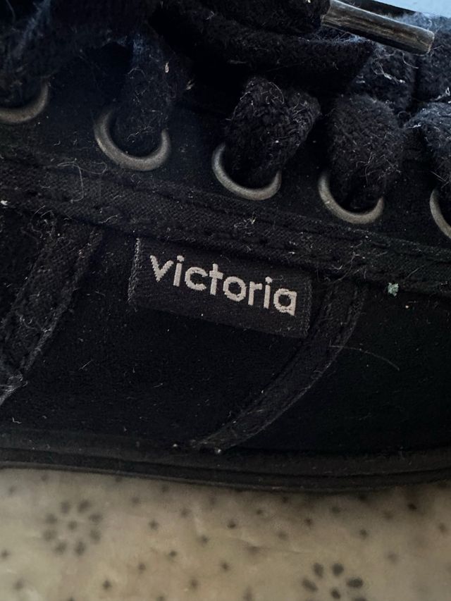 Zapatillas Victoria Negras Aterciopeladas Talla 38