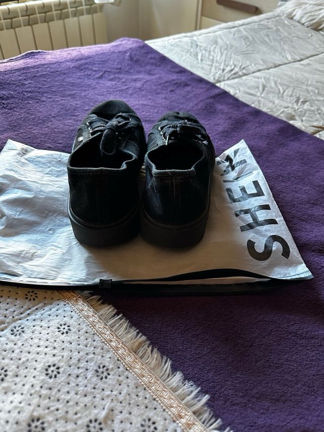 Zapatillas Victoria Negras Aterciopeladas Talla 38