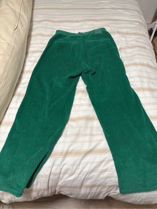 Pantalones de pana verdes nuevos