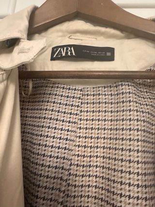 Trench Zara Tono Arena Talla XS