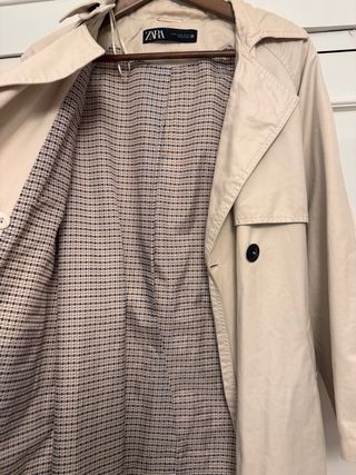 Trench Zara Tono Arena Talla XS