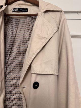 Trench Zara Tono Arena Talla XS