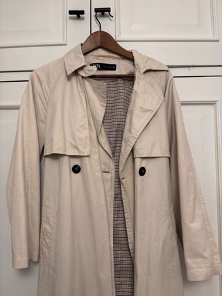 Trench Zara Tono Arena Talla XS