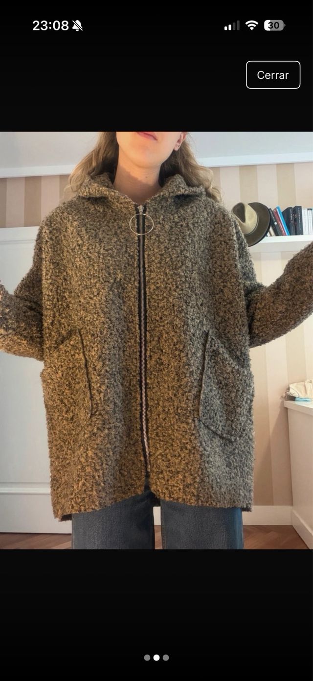 Abrigo pelo oversize beige y marrón