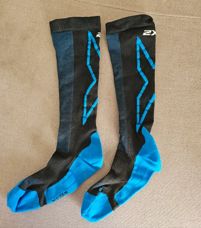 Camisetas pantalones y medias deporte.