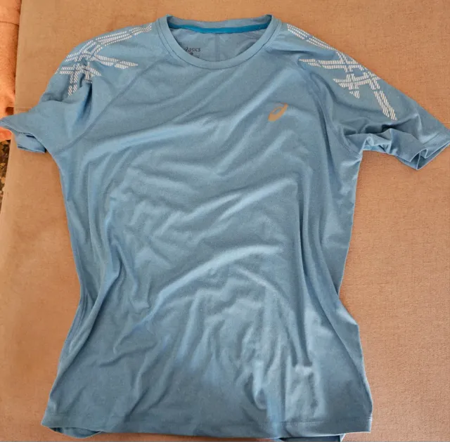 Camisetas pantalones y medias deporte.