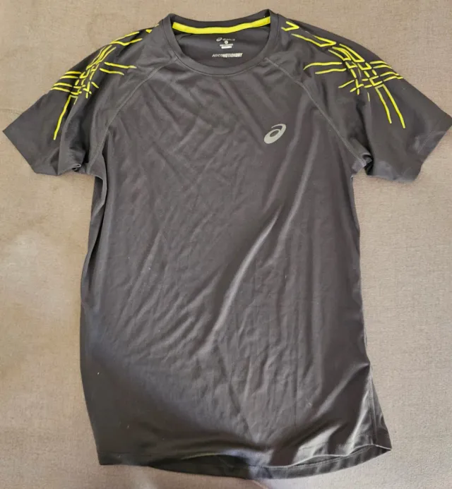 Camisetas pantalones y medias deporte.