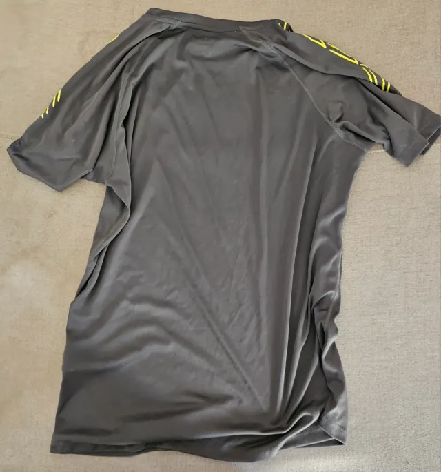 Camisetas pantalones y medias deporte.