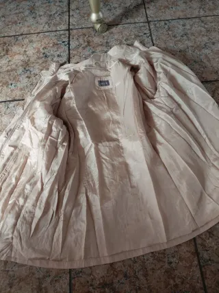 Gabardina beige con botones