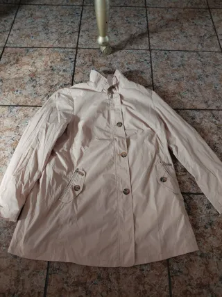 Gabardina beige con botones