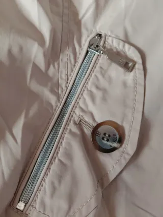 Gabardina beige con botones