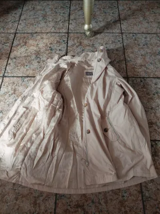 Gabardina beige con botones