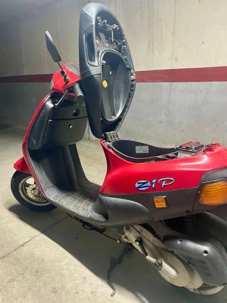 Piaggio Zip 50cc Scooter Roja