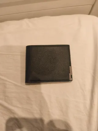 Cartera negra de piel