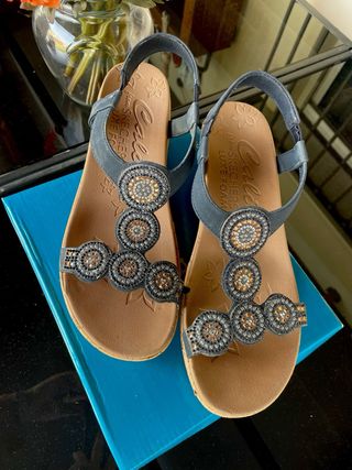 Sandalias cuña Skechers