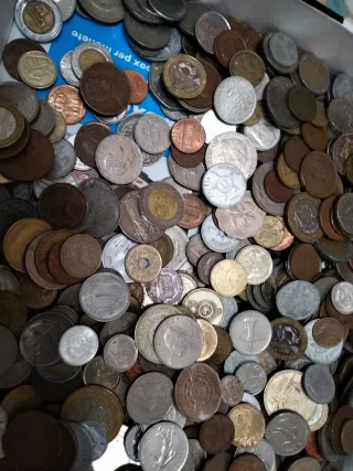 4 kg de monedas extranjeras