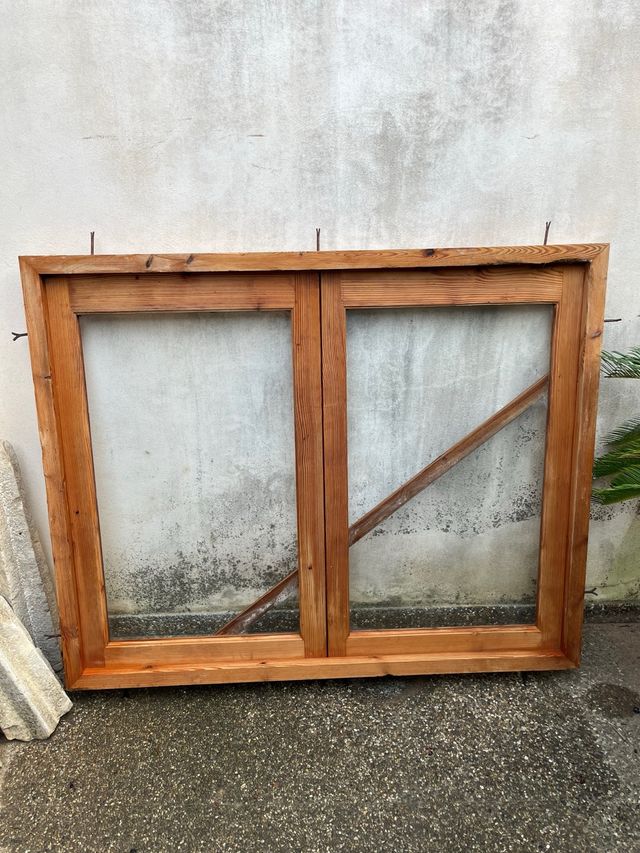 Ventana de abeto con marco