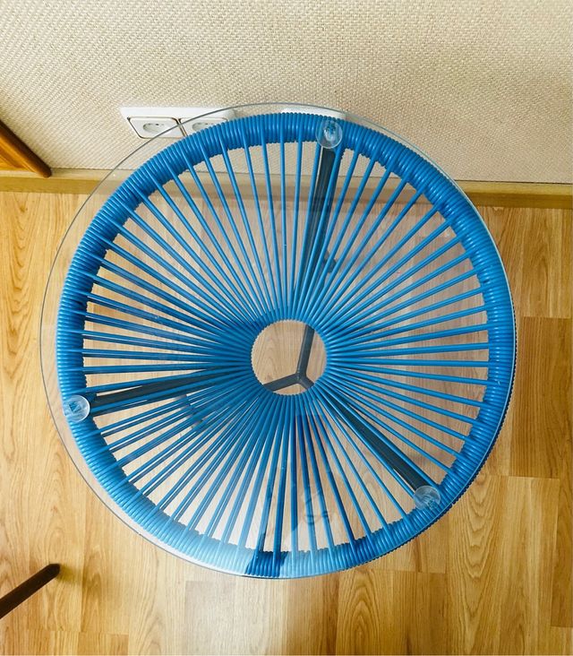 Mesa redonda azul y cristal