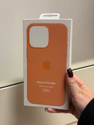 Cover MagSafe per iPhone 15 Pro Max