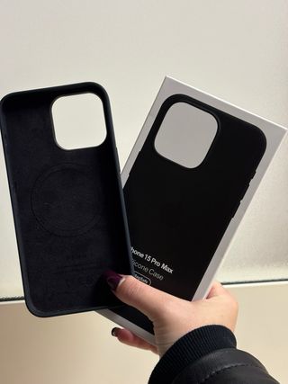 Cover MagSafe per iPhone 15 Pro Max