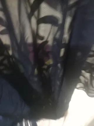 Estola bordada azul oscuro.