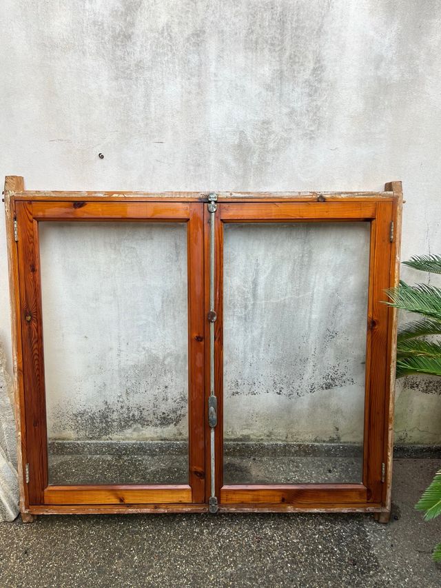 Ventana de abeto con marco