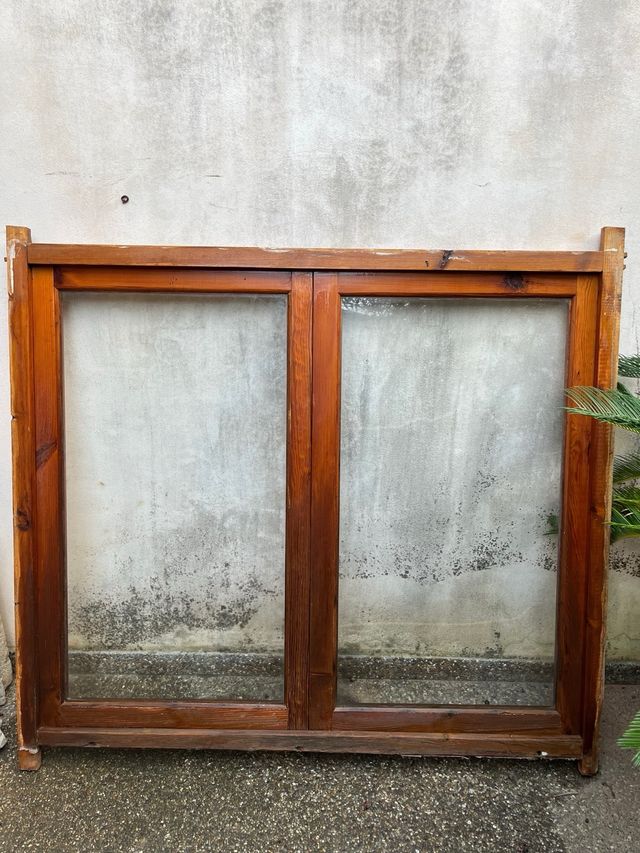 Ventana de abeto con marco