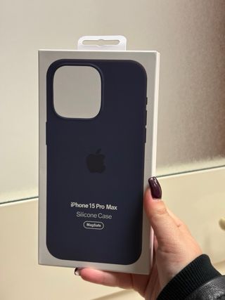 Cover MagSafe per iPhone 15 Pro Max