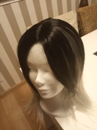 ❣️Peluca Bob Negra con Mechas Blancas,a estrenar.