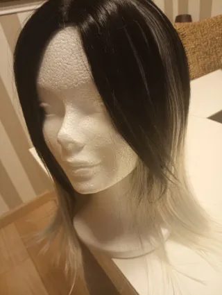 ❣️Peluca Bob Negra con Mechas Blancas,a estrenar.