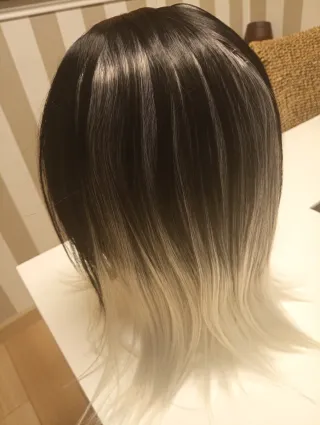 ❣️Peluca Bob Negra con Mechas Blancas,a estrenar.