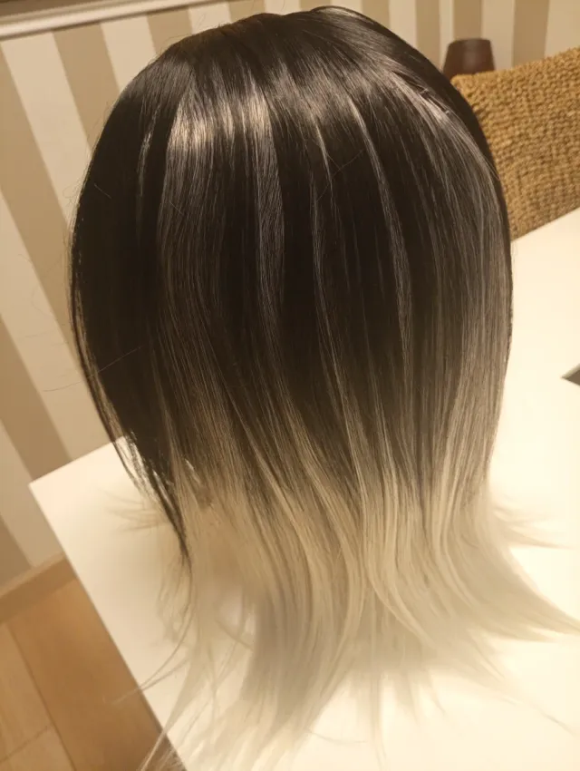 ❣️Peluca Bob Negra con Mechas Blancas,a estrenar.