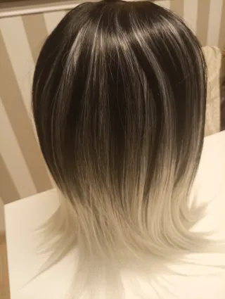 ❣️Peluca Bob Negra con Mechas Blancas,a estrenar.